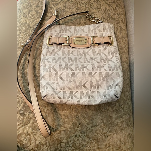 Michael Kors Vanilla Large Hamilton Crossbody Bag - Picture 14 of 14